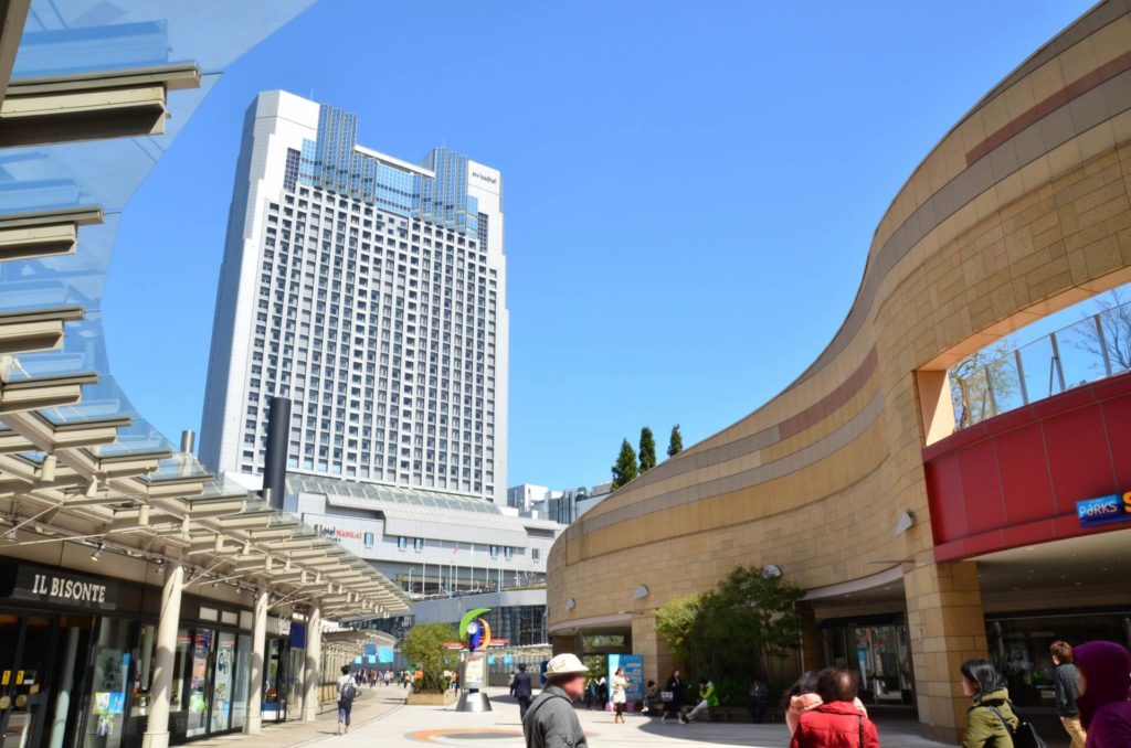 ショッピングモールへ出かける