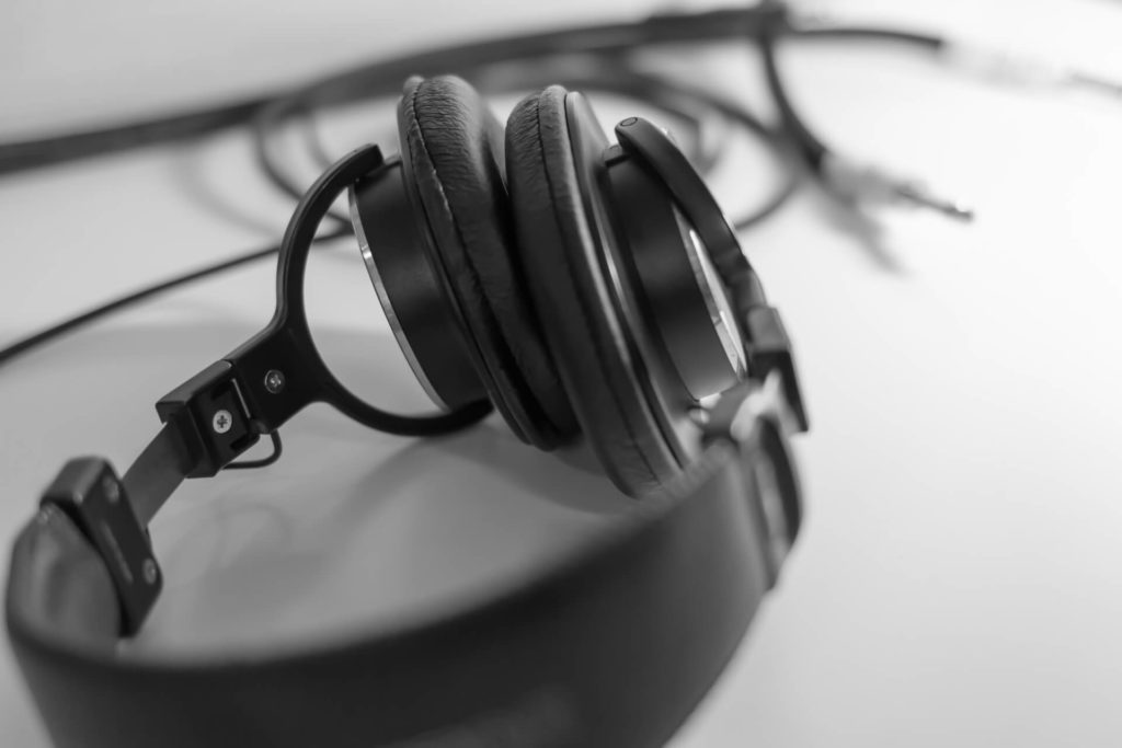 ヘッドホン　メガネ